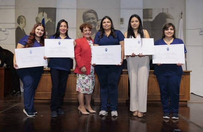 Imagen de la noticia: Universidad Gabriela Mistral realizó ceremonias de titulación para sus nuevos profesionales