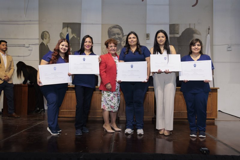 Foto 4 de 9: Universidad Gabriela Mistral realizó ceremonias de titulación para sus nuevos profesionales