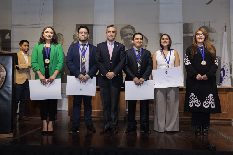 Foto 5 de 9: Universidad Gabriela Mistral realizó ceremonias de titulación para sus nuevos profesionales