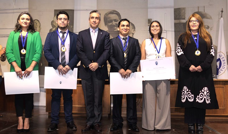 Imagen de la noticia: Universidad Gabriela Mistral realizó ceremonias de titulación para sus nuevos profesionales