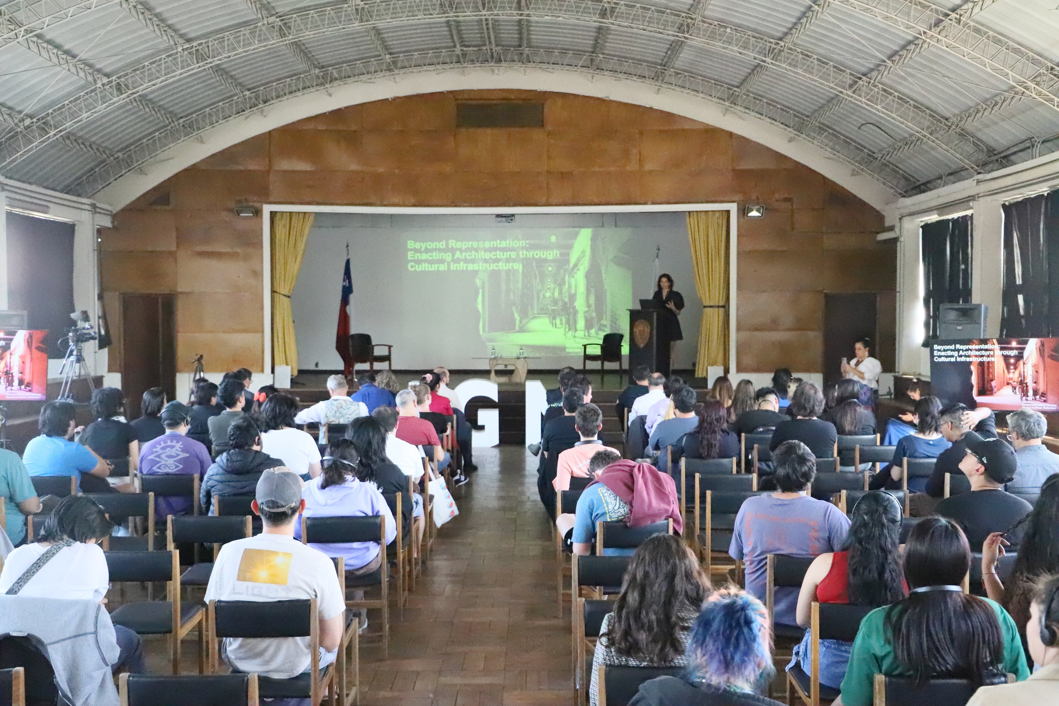 Imagen de la noticia: Aric Chen reflexiona sobre la relevancia social de la arquitectura en charla magistral en la UGM
