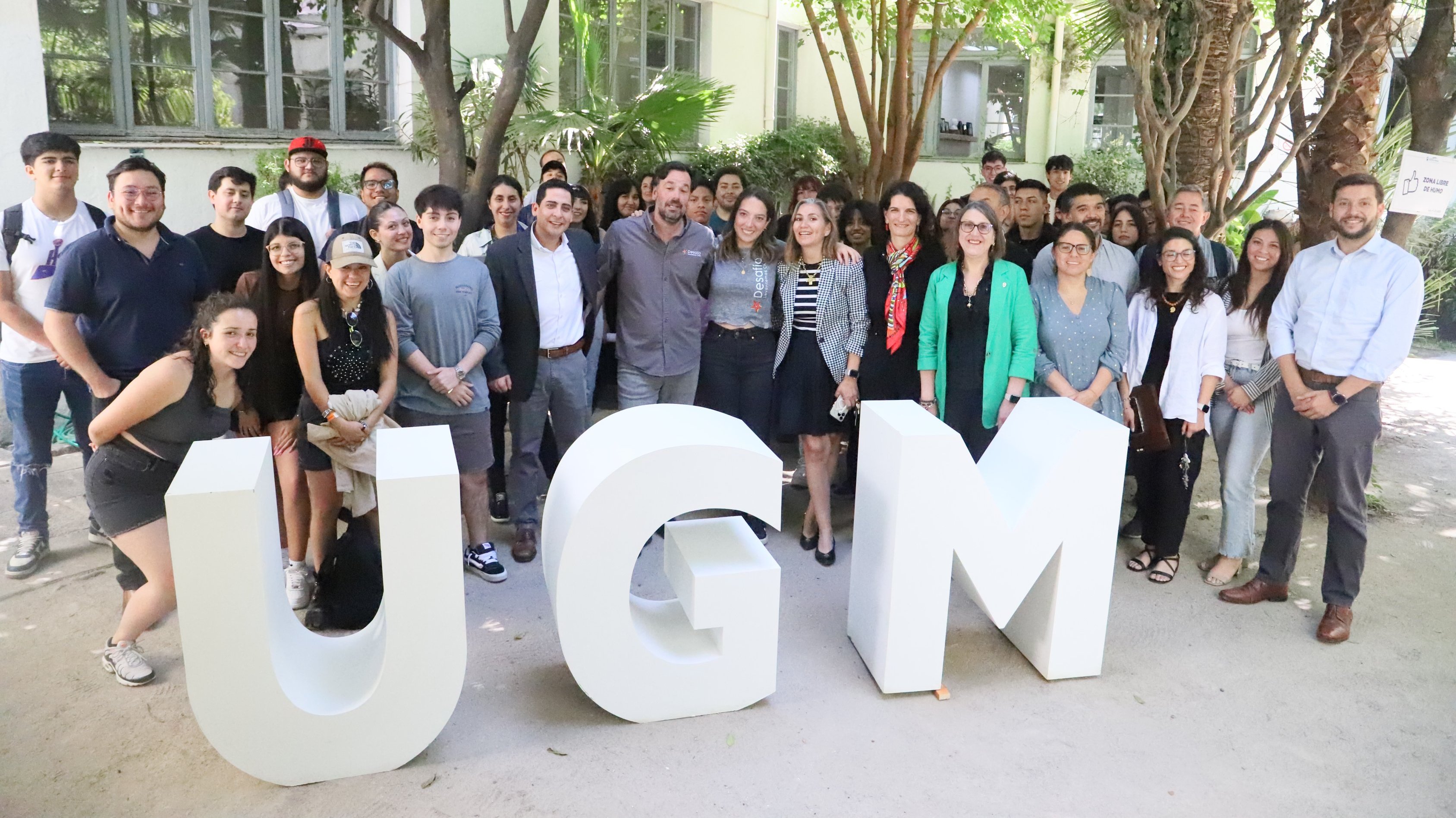 Imagen de la noticia: Alumni UGM Ignacio Serrano inspiró a mistralinos con el rol de Desafío y el poder del voluntariado