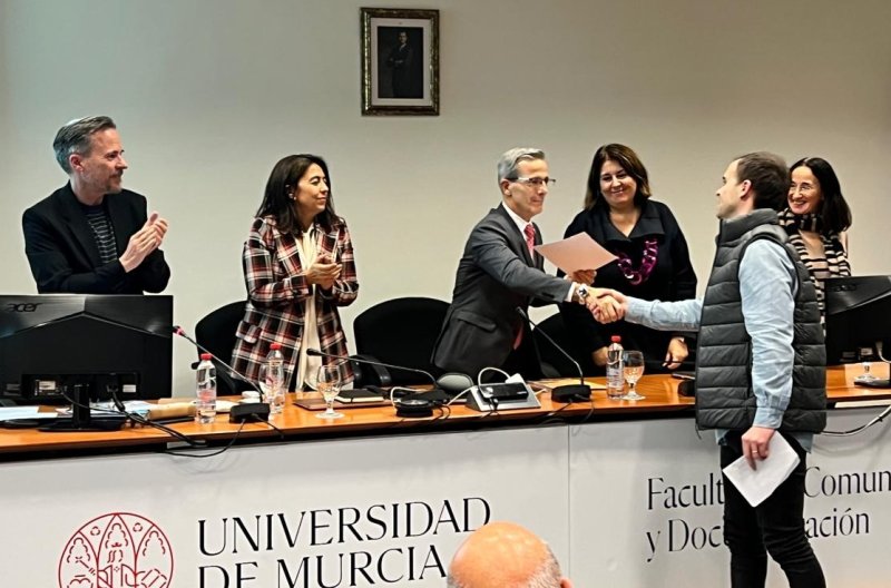 Foto 1 de 4: Docente de Periodismo UGM Juan Rangel Preisler fue reconocido en España por Mejor Trabajo de Fin de Master