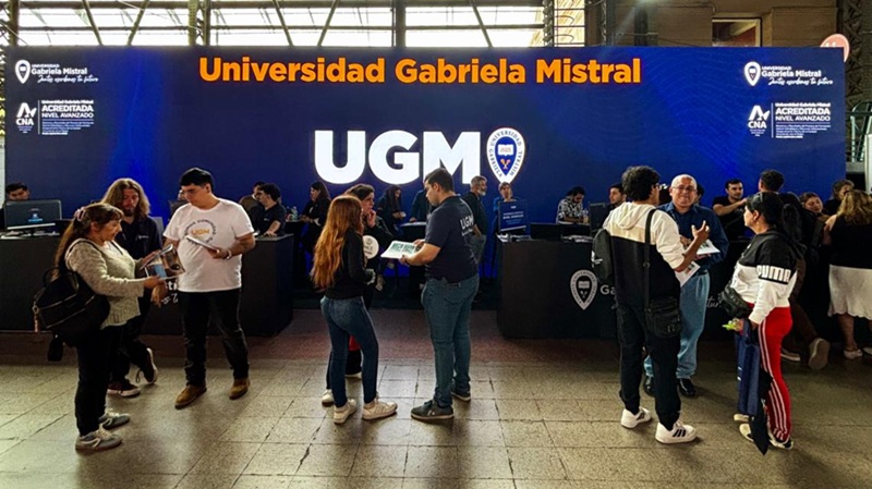 Foto 1 de 3: Admisión 2026: conoce vías de contacto y horarios, ¡te esperamos en La Mistral!