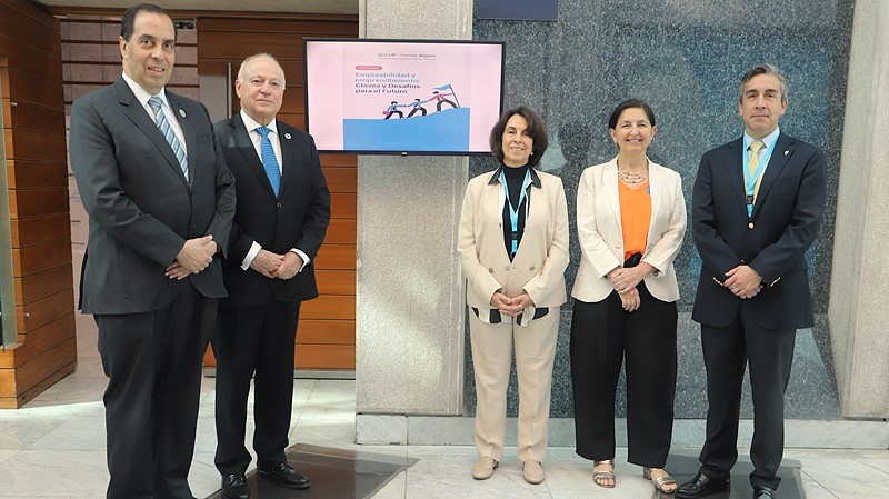 Imagen de la noticia: Rector Sergio Mena expuso en seminario “Empleabilidad y Emprendimiento” de CUP