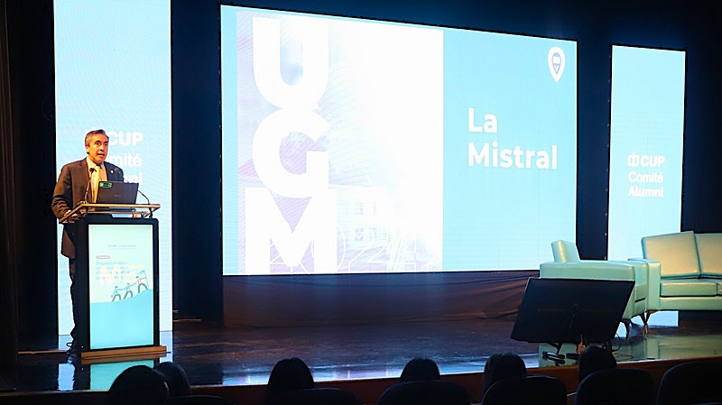 Imagen de la noticia: Rector Sergio Mena expuso en seminario “Empleabilidad y Emprendimiento” de CUP