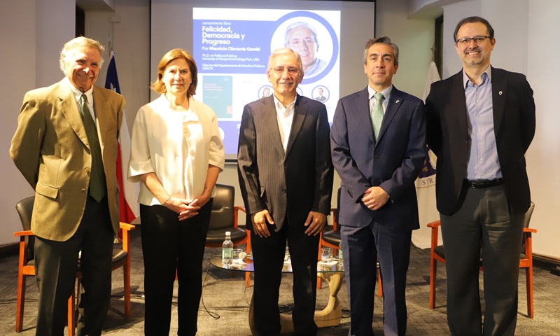 Imagen de la noticia: Libro “Felicidad, Democracia y Progreso” fue presentado en Universidad Gabriela Mistral