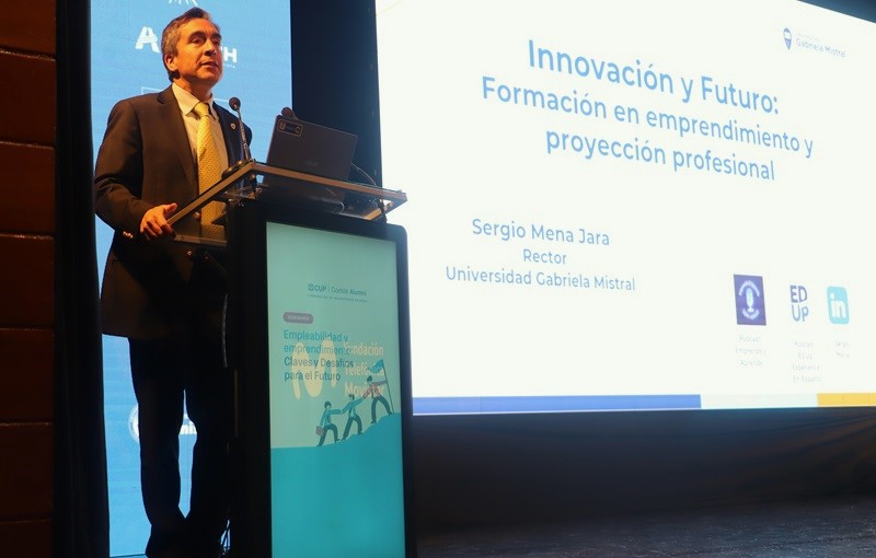 Imagen de la noticia: Rector Sergio Mena expuso en seminario “Empleabilidad y Emprendimiento” de CUP