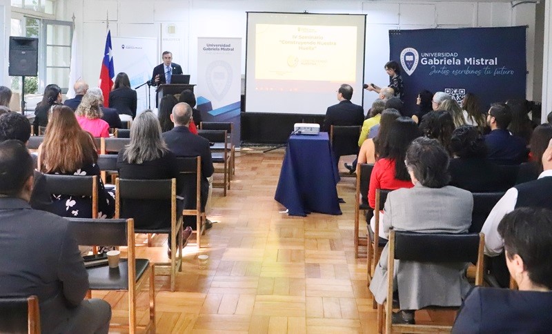 Imagen de la noticia: Universidad Gabriela Mistral reunió a su comunidad educativa en el IV Seminario "Construyendo Nuestra Huella"