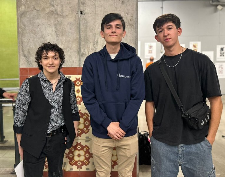 Foto 3 de 6: Martín Tobar, estudiante de la Escuela de Diseño y Artes Digitales UGM, ganó Primer Concurso Nacional de Diseño en Barrio Franklin
