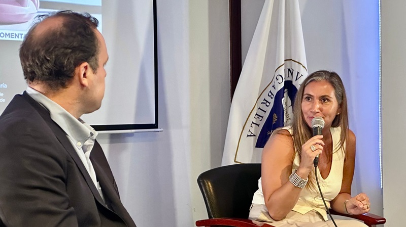 Foto 2 de 3: IX Encuesta Nacional Ecosistema Emprendedor UGM / B&W: Chilenos tomarán menos días de vacaciones por falta de recursos económicos