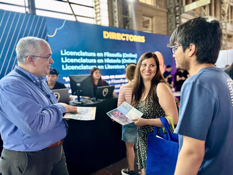 Foto 10 de 15: Admisión 2025: Gran concurrencia en la Feria de Postulación donde participó UGM