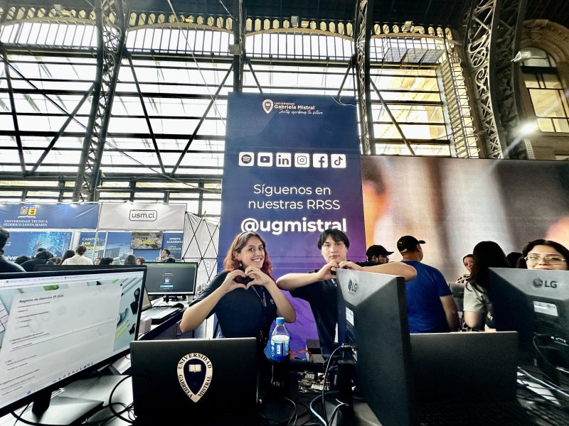 Foto 6 de 15: Admisión 2025: Gran concurrencia en la Feria de Postulación donde participó UGM