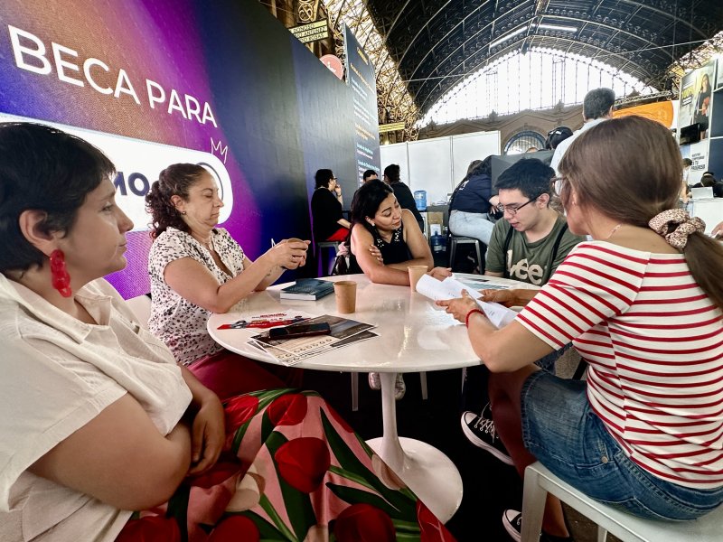 Foto 12 de 15: Admisión 2025: Gran concurrencia en la Feria de Postulación donde participó UGM