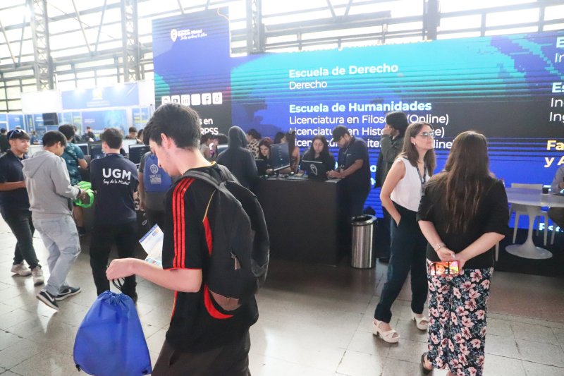Foto 8 de 15: Admisión 2025: Gran concurrencia en la Feria de Postulación donde participó UGM