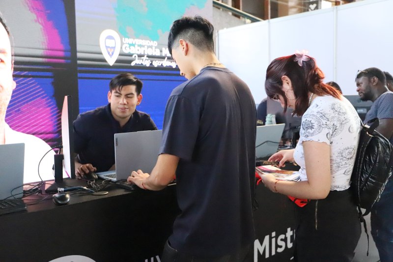 Foto 4 de 15: Admisión 2025: Gran concurrencia en la Feria de Postulación donde participó UGM