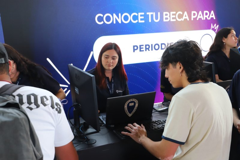Foto 7 de 15: Admisión 2025: Gran concurrencia en la Feria de Postulación donde participó UGM