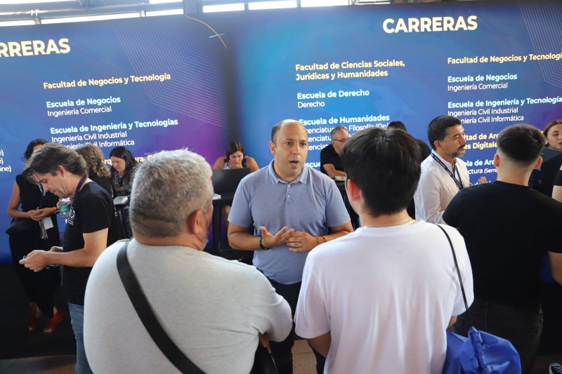 Foto 9 de 15: Admisión 2025: Gran concurrencia en la Feria de Postulación donde participó UGM