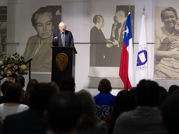 José Joaquín Brunner inauguró Año Académico 2025 de la Universidad Gabriela Mistral