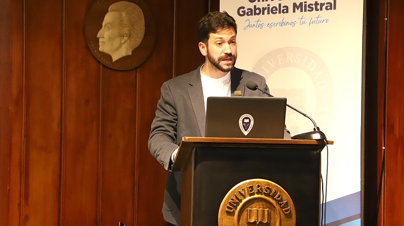 Foto 4 de 6: UGM presentó nueva edición de la Revista Akadêmeia con destacados académicos