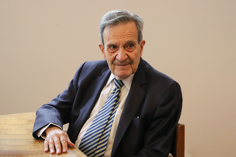 Imagen de la noticia: En recuerdo del histórico académico UGM y doctor en Historia, Julio Retamal
