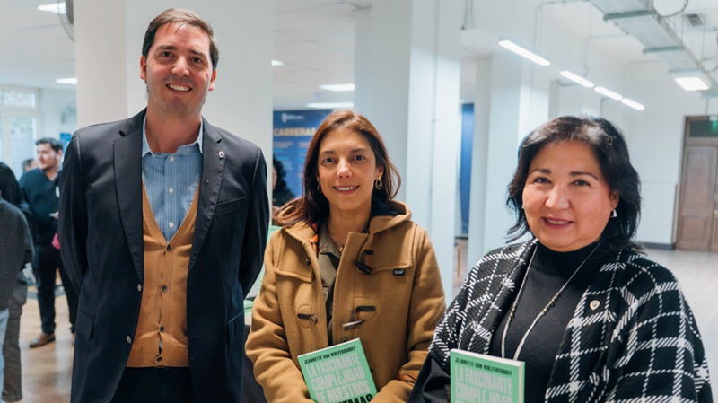 Foto 9 de 16: Jeannette von Wolfersdorff presentó en UGM su libro “La fascinante complejidad de nuestros sistemas”