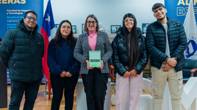 Foto 14 de 16: Jeannette von Wolfersdorff presentó en UGM su libro “La fascinante complejidad de nuestros sistemas”