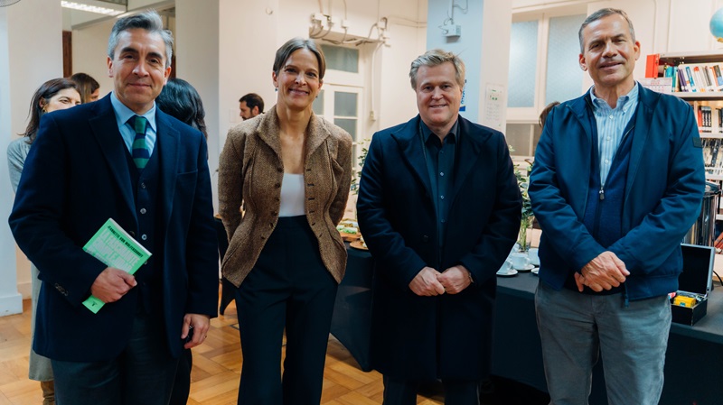 Foto 1 de 16: Jeannette von Wolfersdorff presentó en UGM su libro “La fascinante complejidad de nuestros sistemas”