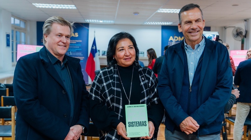 Foto 4 de 16: Jeannette von Wolfersdorff presentó en UGM su libro “La fascinante complejidad de nuestros sistemas”