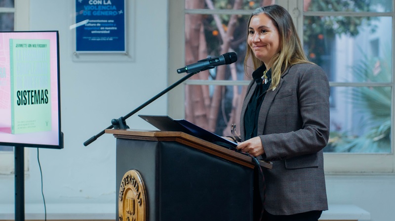 Foto 2 de 16: Jeannette von Wolfersdorff presentó en UGM su libro “La fascinante complejidad de nuestros sistemas”