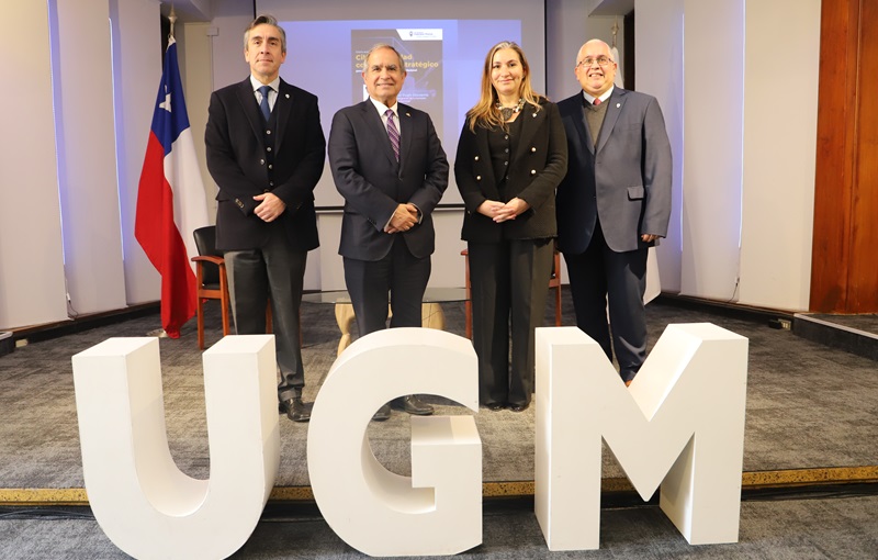 Imagen de la noticia: Senador Kenneth Pugh plantea “confianza digital” como desafío de ciberseguridad en charla en la Universidad Gabriela Mistral