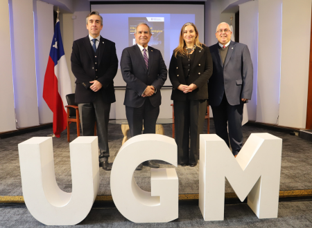Senador Kenneth Pugh plantea “confianza digital” como desafío de ciberseguridad en charla en la Universidad Gabriela Mistral