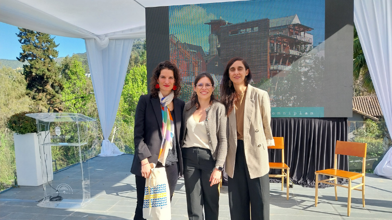 Foto 1 de 7: Embajada de Suecia y Arquitectura, Diseño y Artes Digitales UGM organizaron seminario sobre uso de madera industrializada