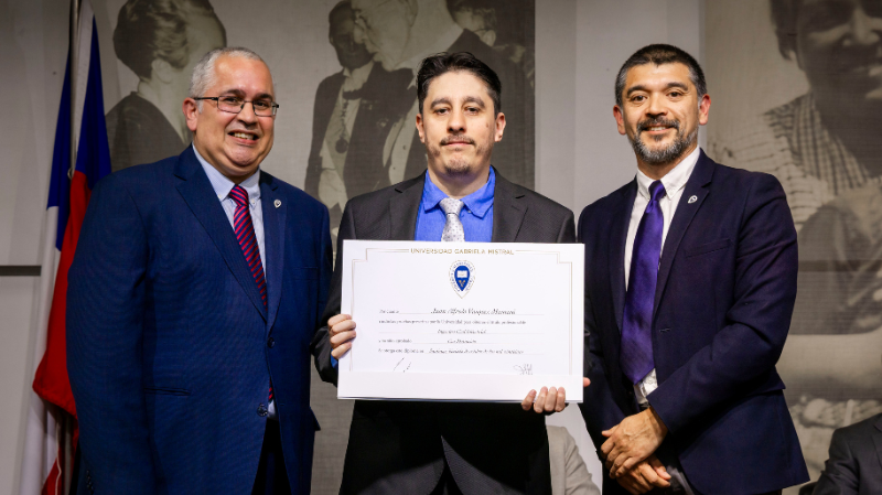 Foto 4 de 21: Universidad Gabriela Mistral celebró las ceremonias de titulación de sus egresados 2024 - 2025