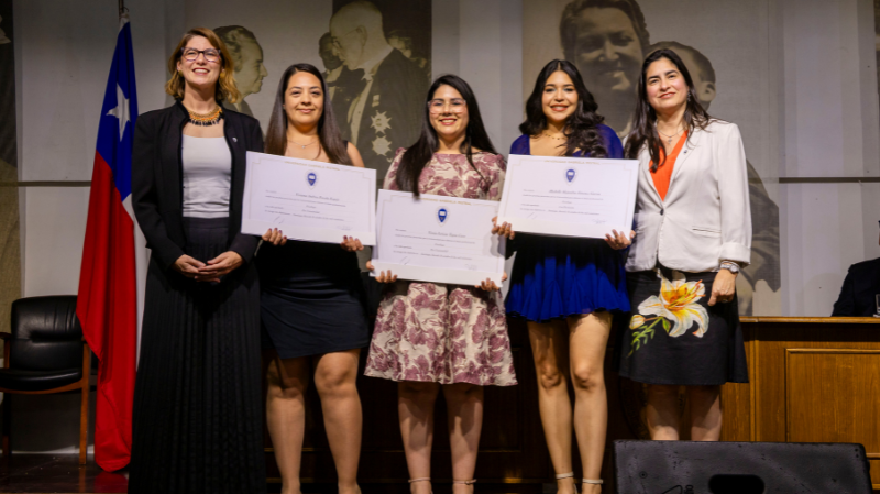 Foto 21 de 21: Universidad Gabriela Mistral celebró las ceremonias de titulación de sus egresados 2024 - 2025