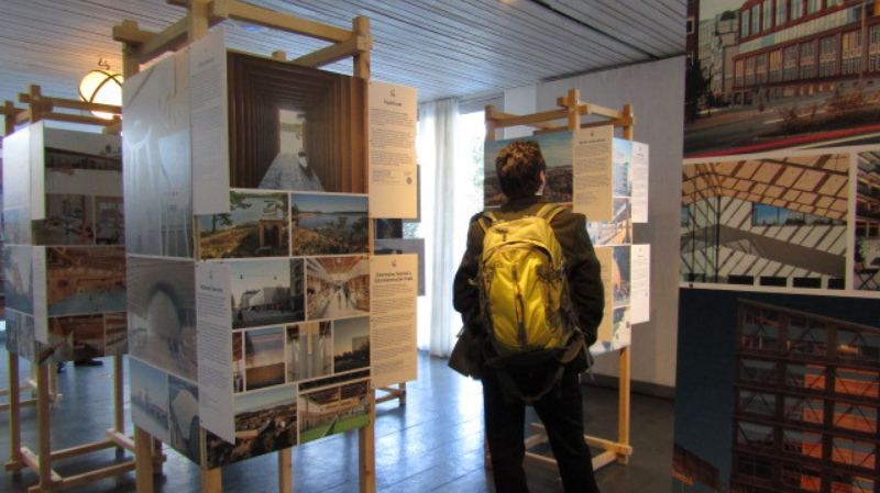 Foto 7 de 7: Embajada de Suecia y Arquitectura, Diseño y Artes Digitales UGM organizaron seminario sobre uso de madera industrializada