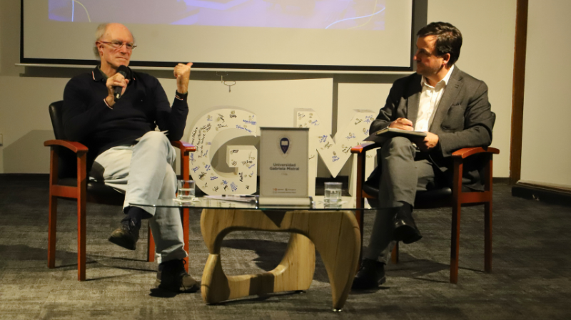 Imagen de la noticia: Alejandro Navas reflexiona sobre libertad de prensa y democracia en visita a la Universidad Gabriela Mistral