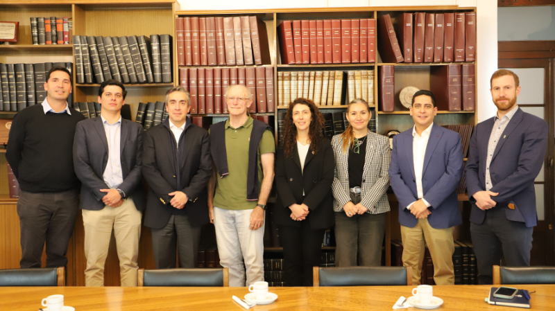 Imagen de la noticia: Alejandro Navas reflexiona sobre libertad de prensa y democracia en visita a la Universidad Gabriela Mistral