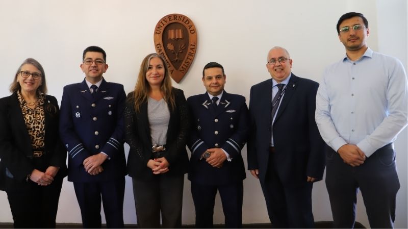 Imagen de la noticia: Con un llamado a la creación de proyectos y formación de capital humano espacial, FACH realizó charla para estudiantes de ingeniería de la UGM