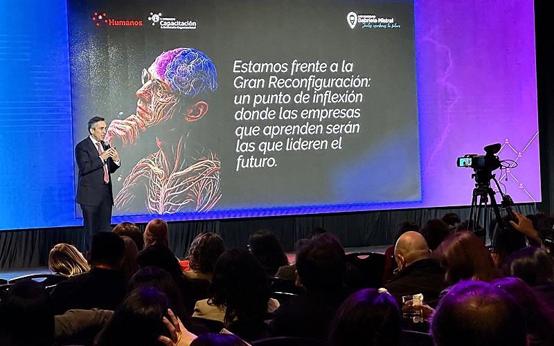 Imagen de la noticia: Rector UGM Sergio Mena expuso en 5° Congreso de Capacitación y Desarrollo Organizacional 2025 de +RedRH