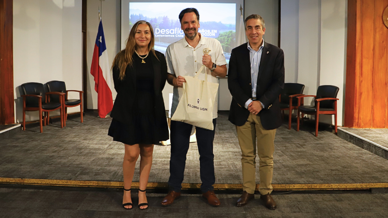 Foto 1 de 4: La filosofía de Desafío Levantemos Chile en la UGM a través de la charla del Alumni Ignacio Serrano