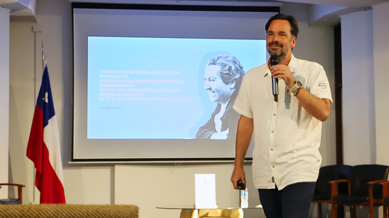 Imagen de la noticia: La filosofía de Desafío Levantemos Chile en la UGM a través de la charla del Alumni Ignacio Serrano