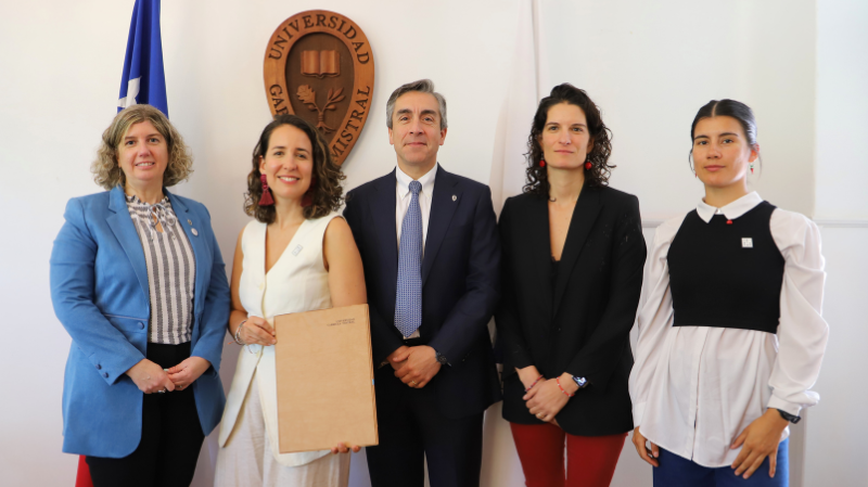 Foto 2 de 4: UGM y Chile Diseño firman convenio para fortalecer la colaboración entre la academia y la industria