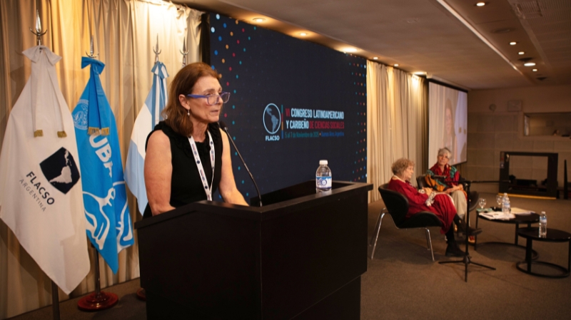 Foto 1 de 5: UGM presenta aprendizajes del acompañamiento con tutores pares en Congreso de Ciencias Sociales en Argentina