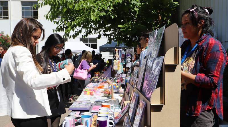 Foto 6 de 13: De repostería a accesorios: Feria de Emprendedores regresó a la UGM con más de 15 stands