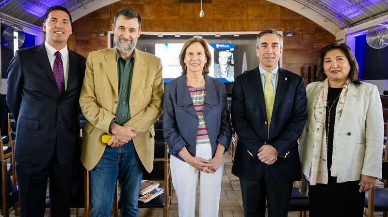 Foto 3 de 24: UGM conmemoró 80 años del Premio Nobel de Gabriela Mistral con homenaje académico y recreación histórica