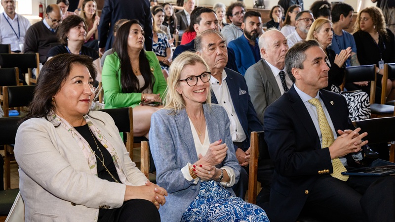 Foto 13 de 24: UGM conmemoró 80 años del Premio Nobel de Gabriela Mistral con homenaje académico y recreación histórica