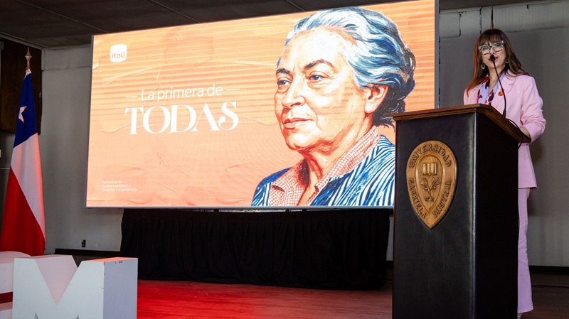 Foto 20 de 24: UGM conmemoró 80 años del Premio Nobel de Gabriela Mistral con homenaje académico y recreación histórica