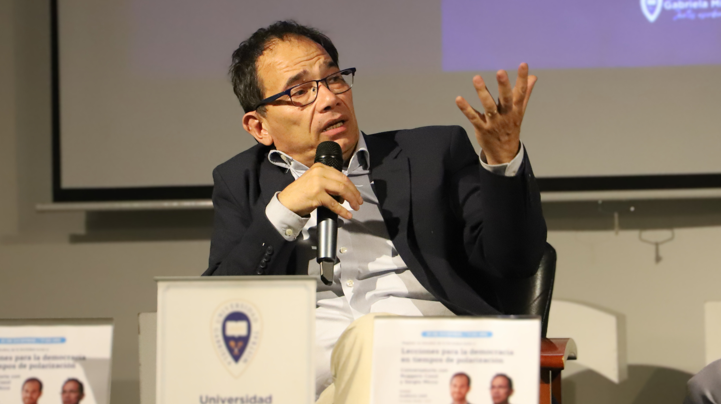 Imagen de la noticia: Sergio Micco y Ruggero Cozzi presentan libros sobre estallido social y Convención Constitucional en la UGM