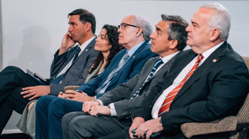 Foto 1 de 6: UGM capacitó a Embajada de República Dominicana en Chile en Inteligencia Artificial